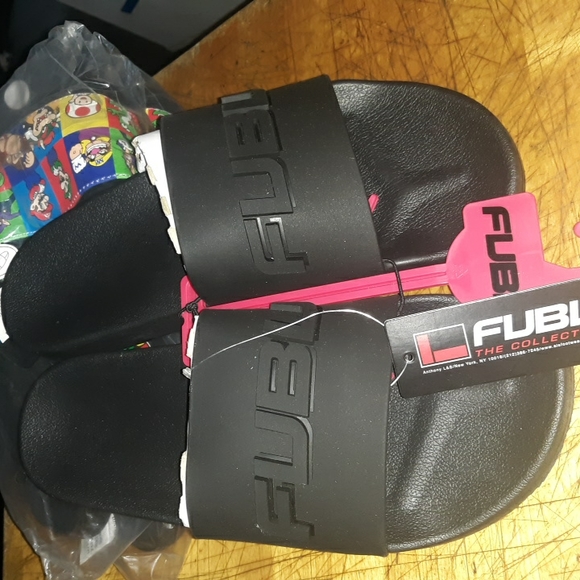 Mens FUBU slides - Picture 3 of 5
